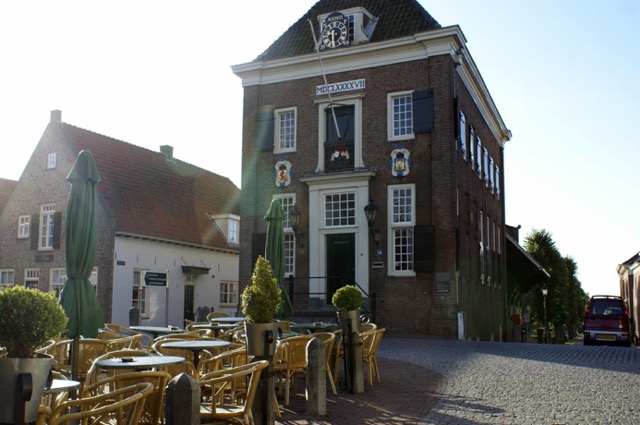 Kouweklauwen-042-Gemeentehuis_-_Nieuwpoort.png